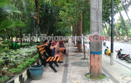 Santai, Lepas Penat, Alun-Alun Bojonegoro Bisa Jadi Pilihan